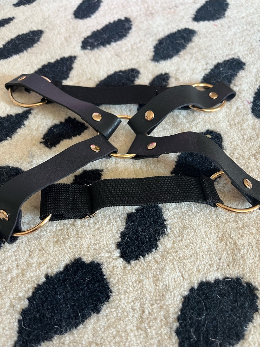 BLACK GOLD THIGH HARNESS ADJUSTABLE!